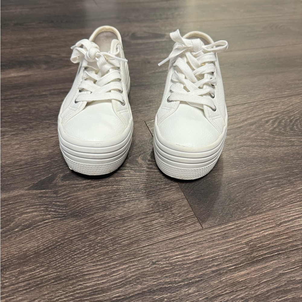 Steve Madden Bobbi30 Leather Sneakers